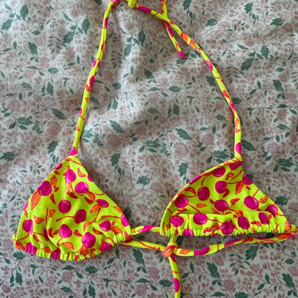 Vintage neon pink and yellow bikini - Picture 2 of 8